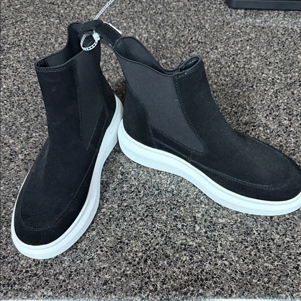 Nurture by Lamaze Black Shoes with White Soles. New - Picture 1 of 5